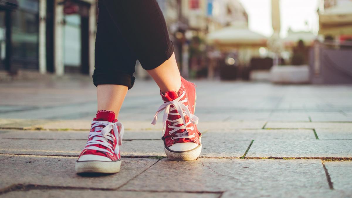 cómo elegir zapatillas urbanas de mujer adecuadas