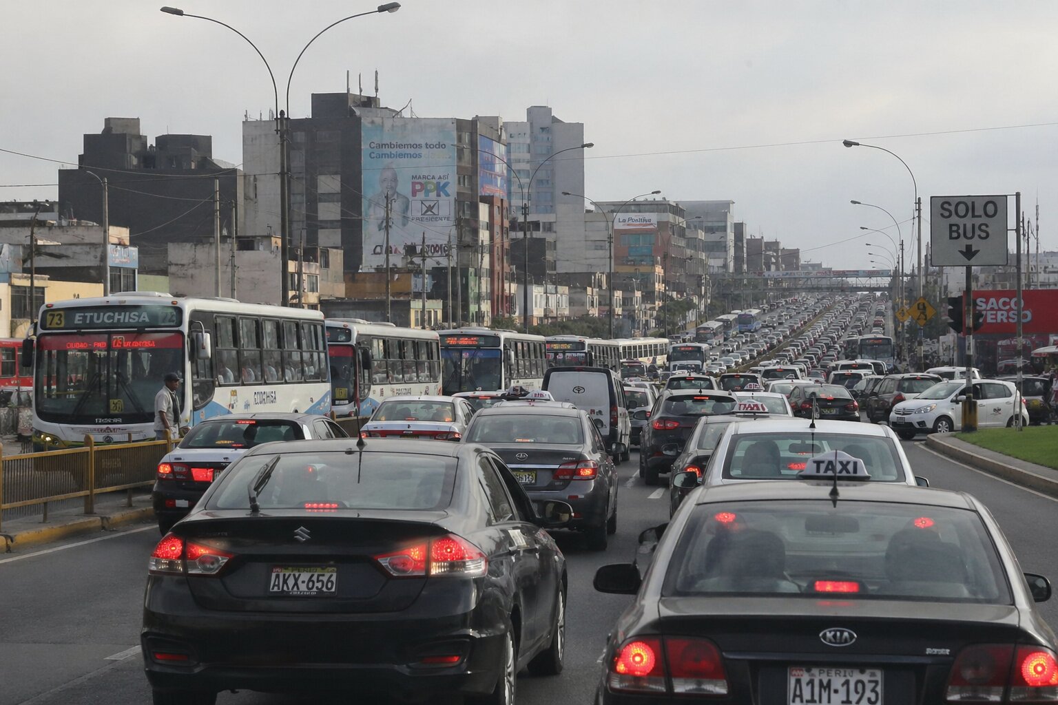 Congestión vehicular un problema que inmoviliza